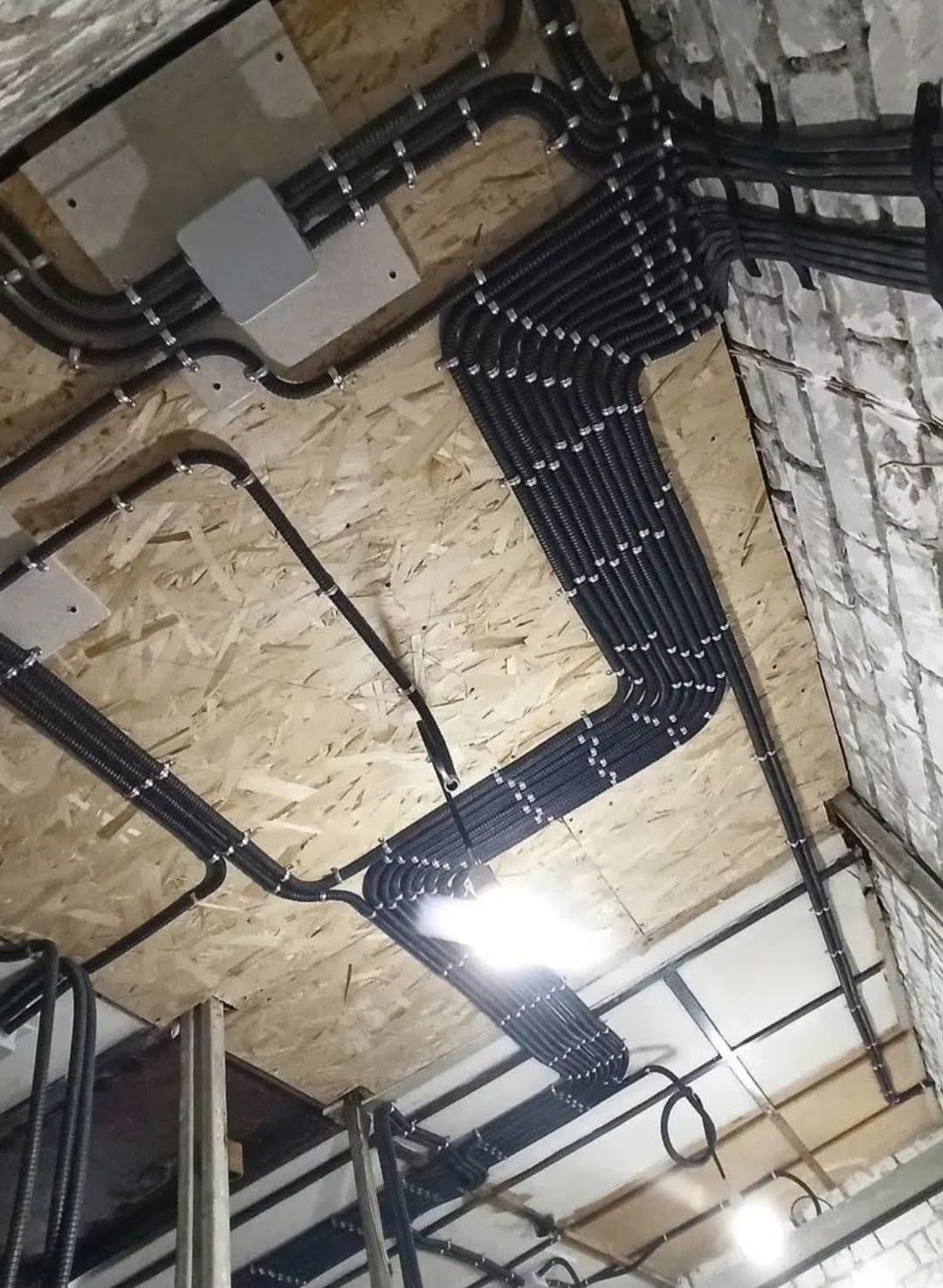 Rohinstallation – Deckenverkabelung – Referenzprojekt von ALECTRA Elektrotechnik